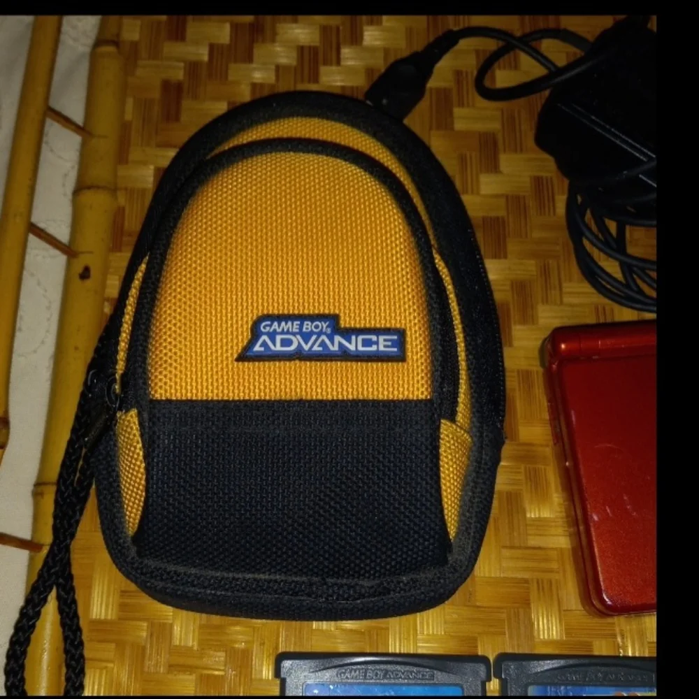 Nintendo Game Boy Advance SP w/10 Games, Charger and Carrying Case 2002